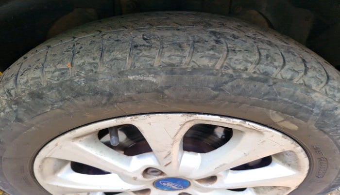 2012 Ford Fiesta ZXI 1.4 DIESEL, Diesel, Manual, 2,82,864 km, tyre