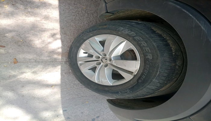 2022 Skoda KUSHAQ AMBITION 1.0L TSI AT, Petrol, Automatic, 75,601 km, tyre