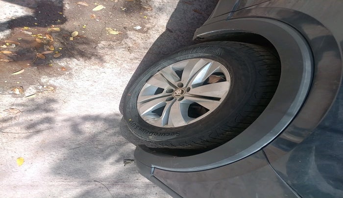 2022 Skoda KUSHAQ AMBITION 1.0L TSI AT, Petrol, Automatic, 75,601 km, tyre