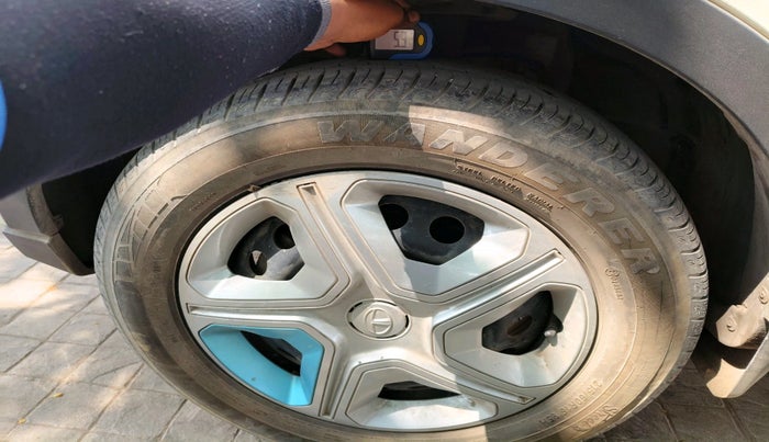 2022 Tata NEXON EV XM, Electric, Automatic, 52,443 km, tyre