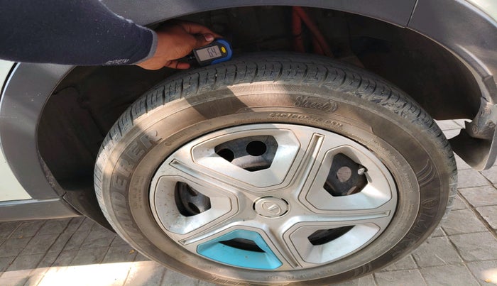 2022 Tata NEXON EV XM, Electric, Automatic, 52,443 km, tyre