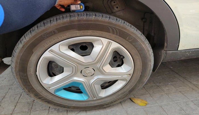 2022 Tata NEXON EV XM, Electric, Automatic, 52,443 km, tyre