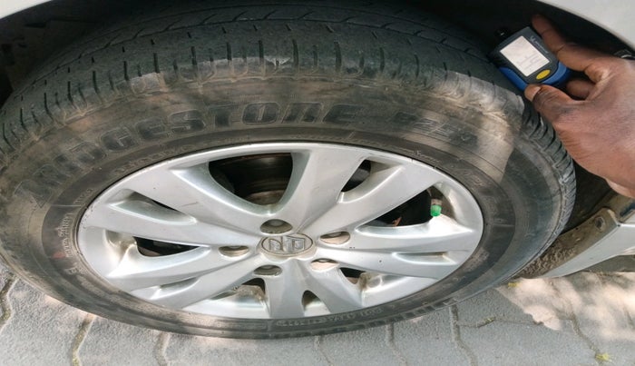 2016 Maruti Ertiga ZXI+, Petrol, Manual, 69,245 km, tyre