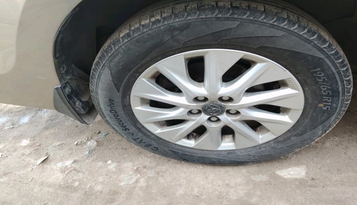 2018 Toyota Corolla Altis G PETROL, Petrol, Manual, 92,915 km, tyre