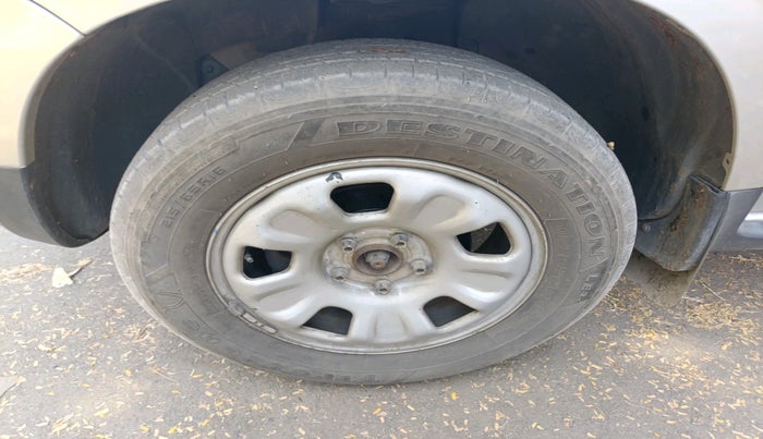 2012 Renault Duster RXE PETROL, Petrol, Manual, 34,435 km, tyre