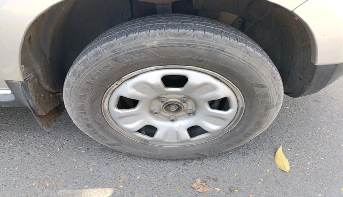 2012 Renault Duster RXE PETROL, Petrol, Manual, 34,435 km, tyre