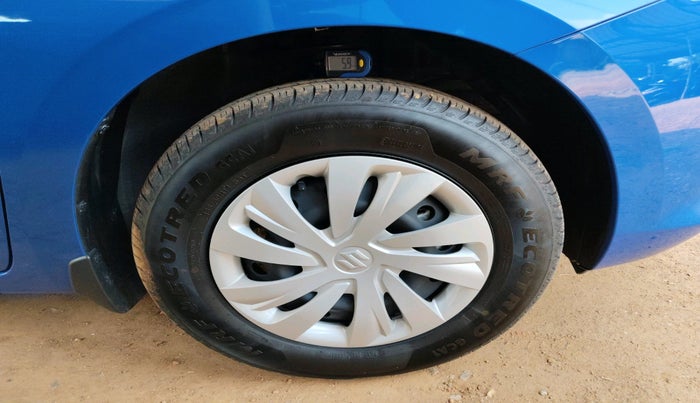 2025 Maruti Swift VXi (O) AMT, Petrol, Automatic, 2,197 km, tyre