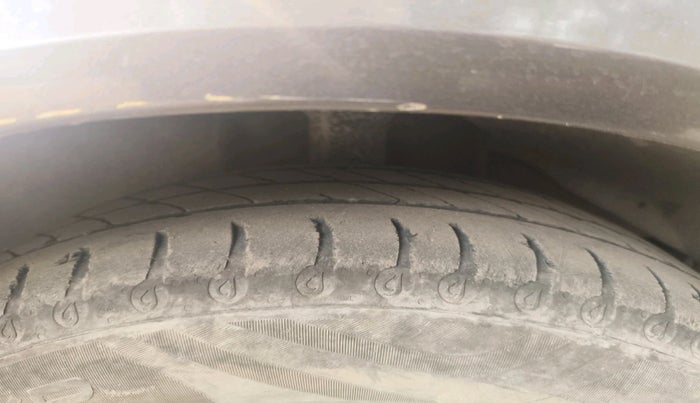 2006 Tata Indica V2 DLG, Diesel, Manual, 1,46,813 km, tyre