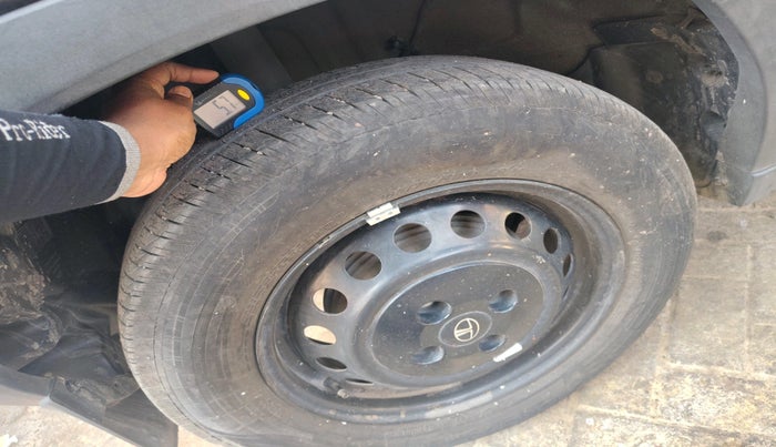 2024 Tata PUNCH PURE MT CNG, CNG, Manual, 17,703 km, tyre