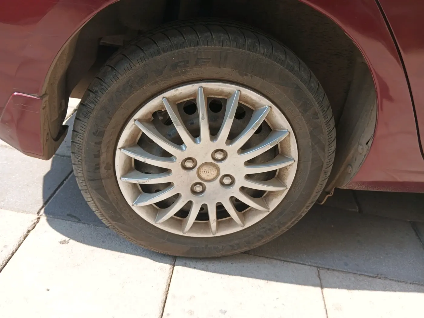 2014 Maruti Ciaz VDI +, Diesel, Manual, 1,05,205 km, tyre