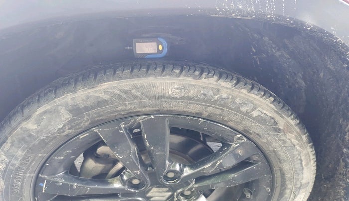 2018 Maruti Vitara Brezza ZDI PLUS DUAL TONE, Diesel, Manual, 1,03,108 km, tyre