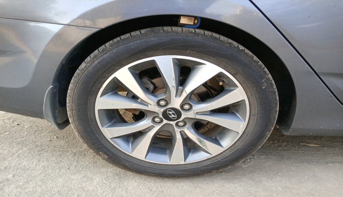 2014 Hyundai Verna FLUIDIC 1.6 VTVT SX AT, Petrol, Automatic, 1,14,154 km, tyre