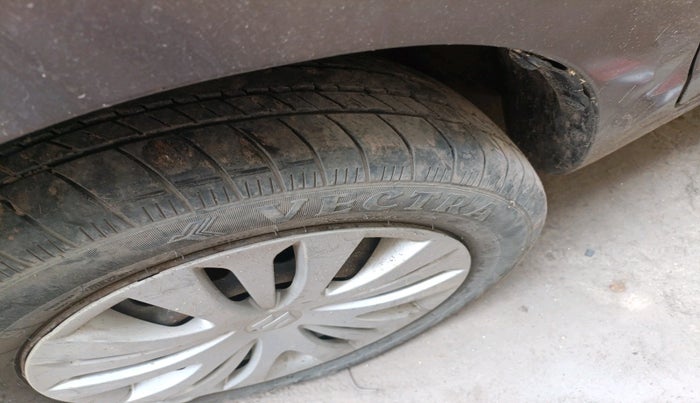 2015 Maruti Ertiga VDI, Diesel, Manual, 1,80,499 km, tyre