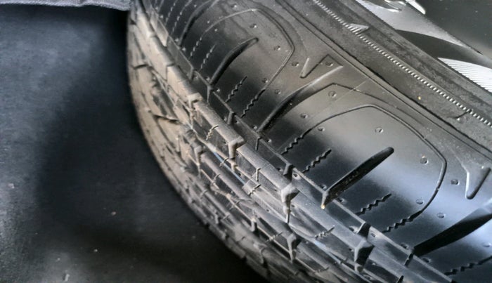 2021 Jeep Compass MODEL S (O) 1.4 PETROL DCT, Petrol, Automatic, 55,181 km, tyre