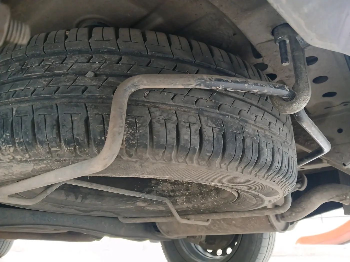 2021 Maruti Ertiga VXI CNG, CNG, Manual, 2,65,322 km, tyre