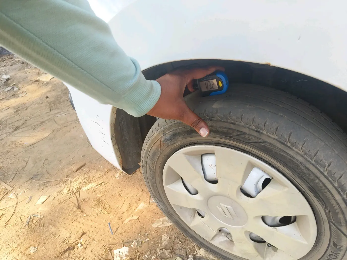 2013 Maruti Wagon R 1.0 LXI, CNG, Manual, 54,199 km, tyre