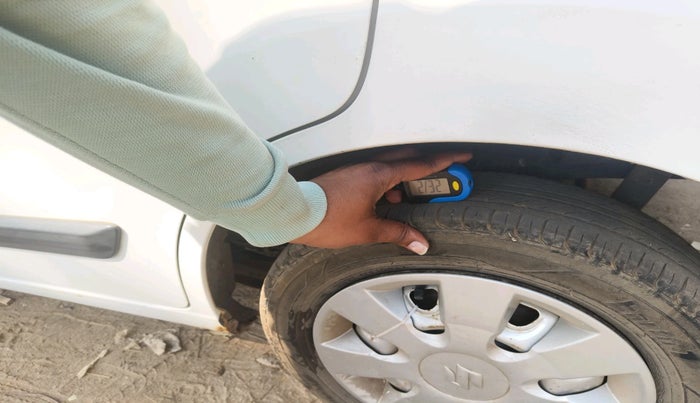 2013 Maruti Wagon R 1.0 LXI, CNG, Manual, 54,199 km, tyre