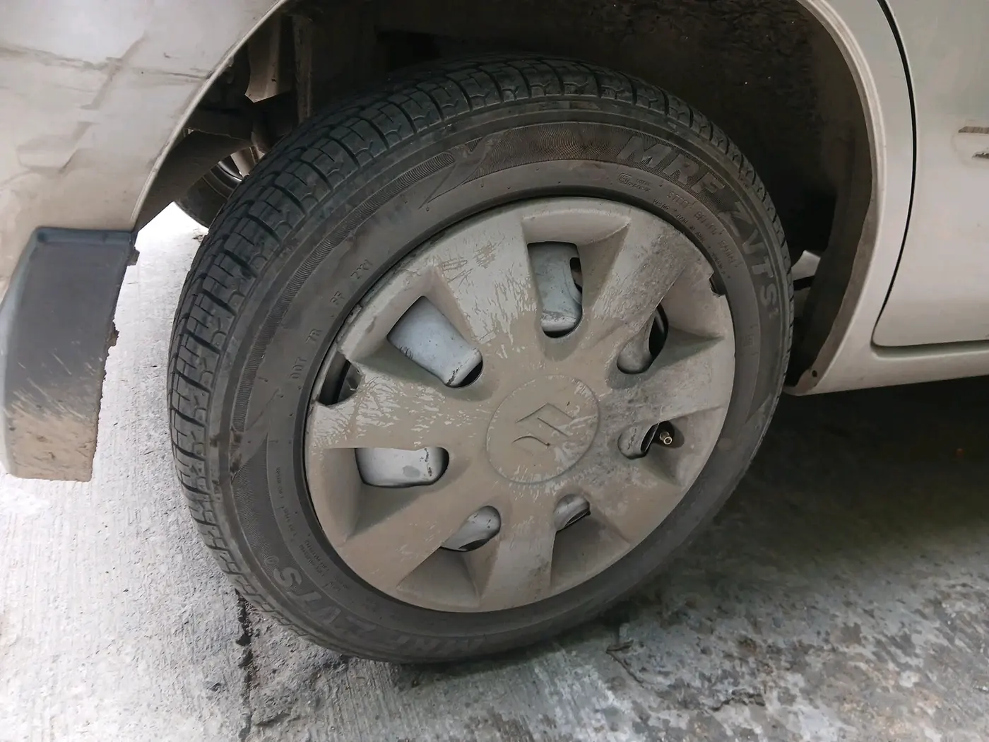 2011 Maruti Zen Estilo LXI, Petrol, Manual, 34,875 km, tyre