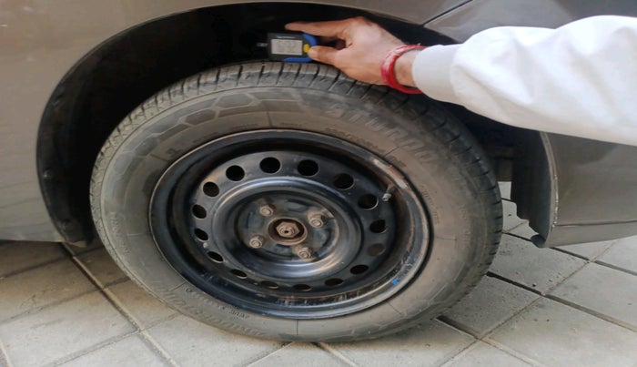 2011 Maruti Wagon R 1.0 VXI, Petrol, Manual, 65,330 km, tyre