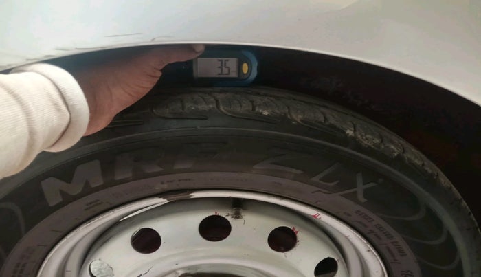 2011 Hyundai i10 ERA 1.1, Petrol, Manual, 1,01,008 km, tyre