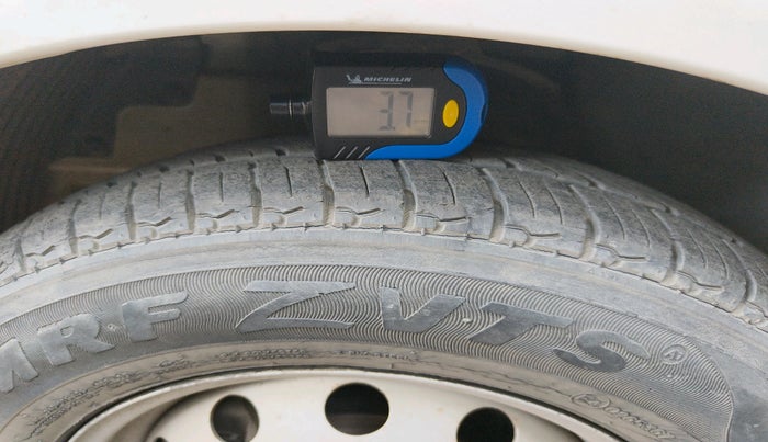 2013 Hyundai Eon ERA +, Petrol, Manual, 15,467 km, tyre