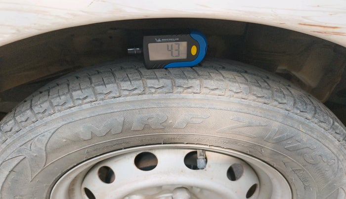 2013 Hyundai Eon ERA +, Petrol, Manual, 15,467 km, tyre