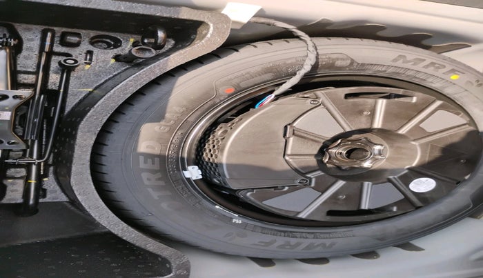 2025 Skoda SLAVIA Prestige 1.0L TSI MT, Petrol, Manual, 1,613 km, tyre