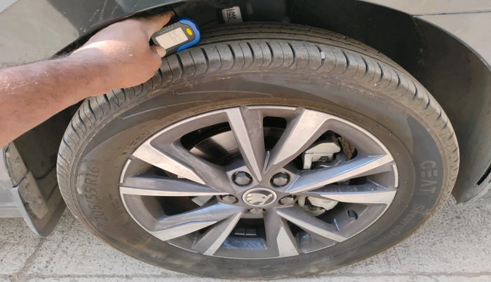 2025 Skoda SLAVIA Prestige 1.0L TSI MT, Petrol, Manual, 1,613 km, tyre