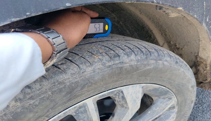 2020 Mahindra XUV300 W8 (O) 1.5 DIESEL, Diesel, Manual, 1,02,715 km, tyre