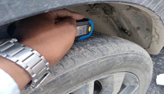 2020 Mahindra XUV300 W8 (O) 1.5 DIESEL, Diesel, Manual, 1,02,715 km, tyre