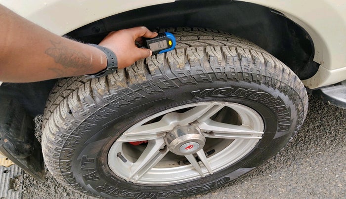 2017 Tata Safari Storme 2.2 EX 4X2, Diesel, Manual, 1,17,817 km, tyre