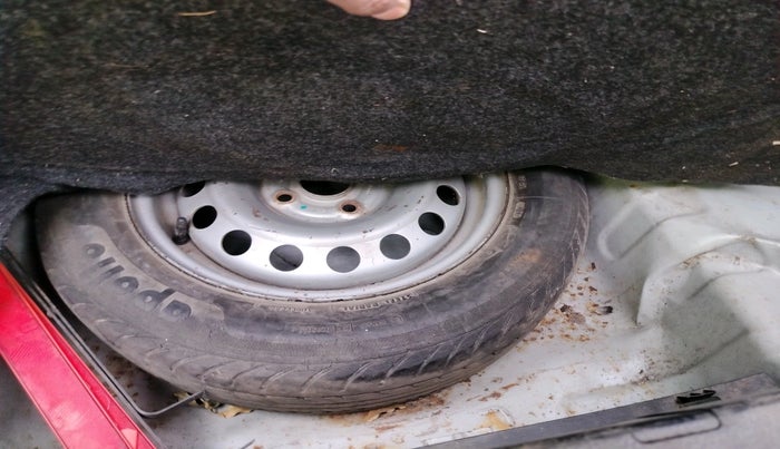 2011 Maruti Swift Dzire LXI, Petrol, Manual, 1,12,739 km, tyre