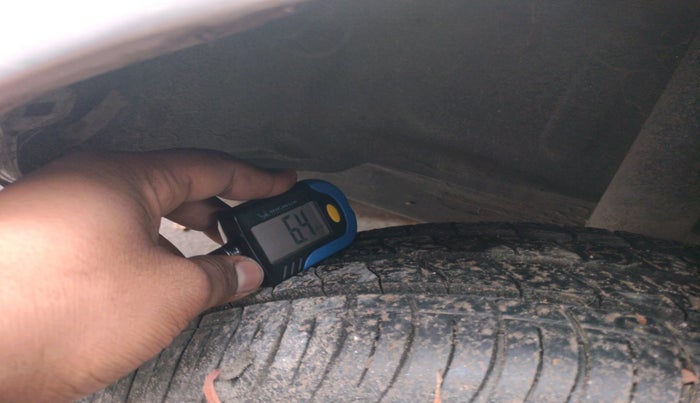 2012 Toyota Etios G, Petrol, Manual, 68,200 km, tyre