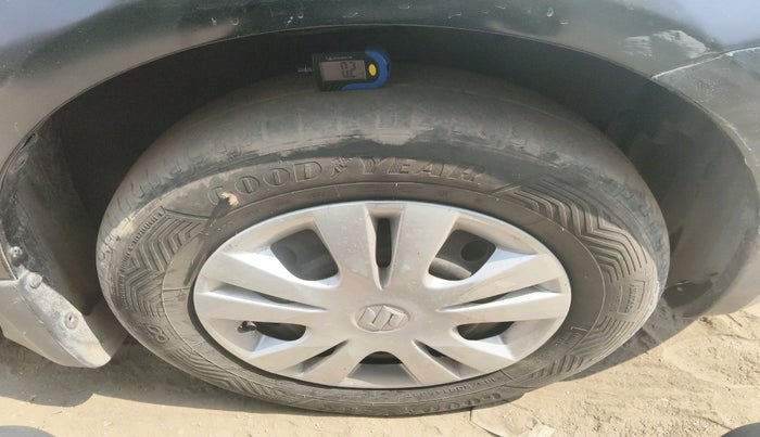 2010 Maruti Swift VXI, Petrol, Manual, 1,36,145 km, tyre