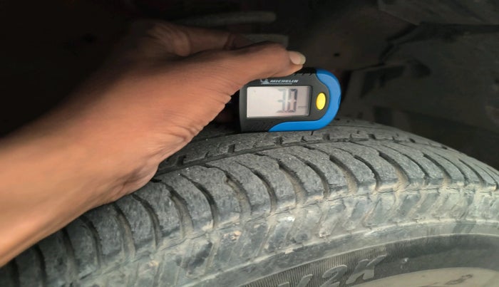 2015 Maruti Swift VXI, Petrol, Manual, 45,010 km, tyre