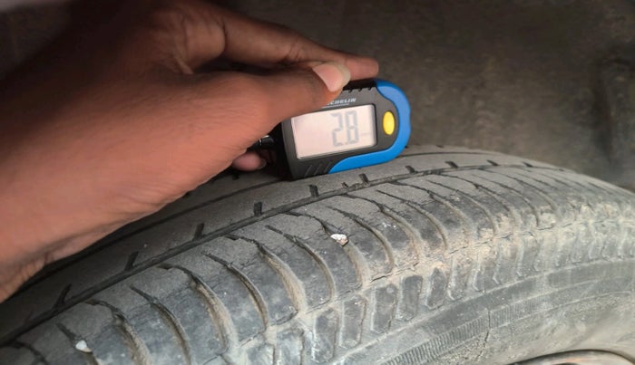 2015 Maruti Swift VXI, Petrol, Manual, 45,010 km, tyre