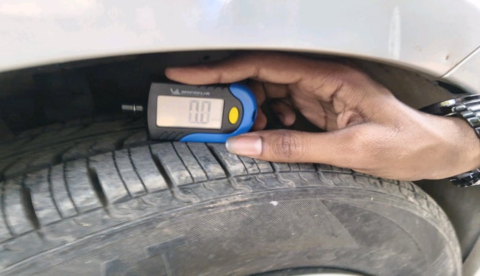 2014 Maruti Ertiga VXI, Petrol, Manual, 29,204 km, tyre