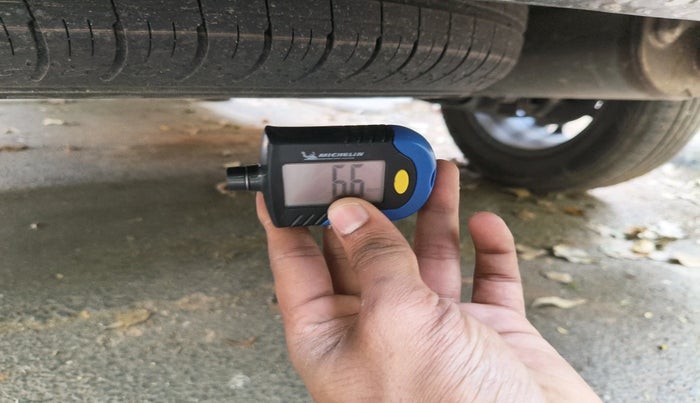 2023 KIA CARENS PRESTIGE PLUS 1.5 PETROL IMT 7 STR, Petrol, Manual, 9,784 km, tyre