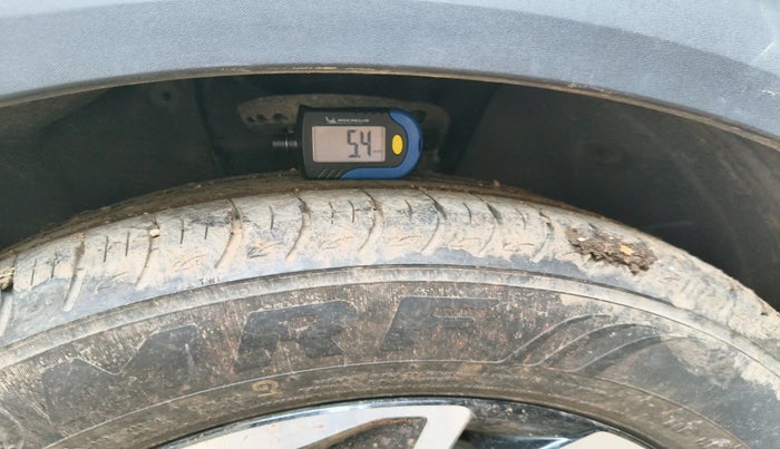 2023 KIA CARENS PRESTIGE PLUS 1.5 PETROL IMT 7 STR, Petrol, Manual, 9,784 km, tyre