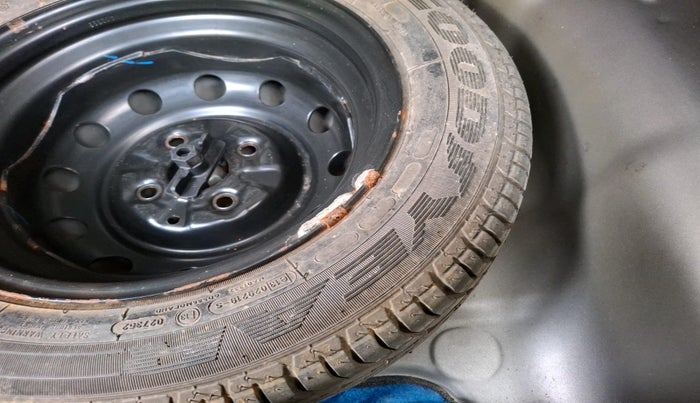 2012 Hyundai Eon MAGNA, Petrol, Manual, 35,381 km, tyre