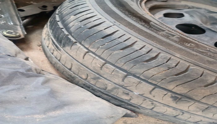 2014 Ford Fiesta AMBIENTE DIESEL, Diesel, Manual, 1,44,890 km, tyre