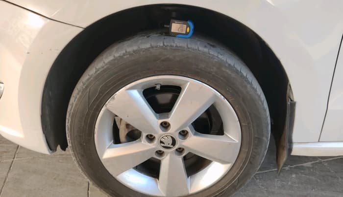 2015 Skoda Rapid Elegance 1.6 MPI AT, Petrol, Automatic, 66,812 km, tyre