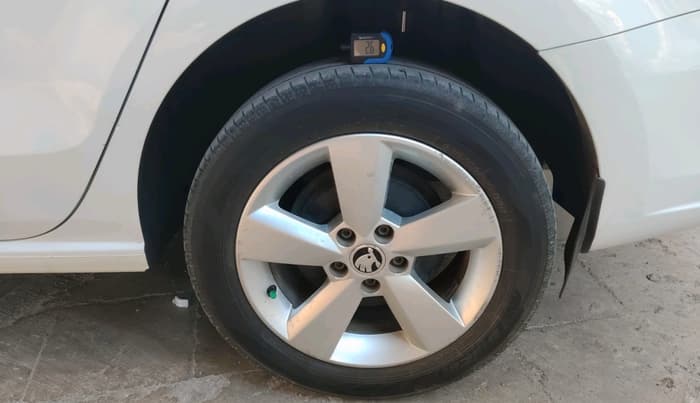 2015 Skoda Rapid Elegance 1.6 MPI AT, Petrol, Automatic, 66,812 km, tyre