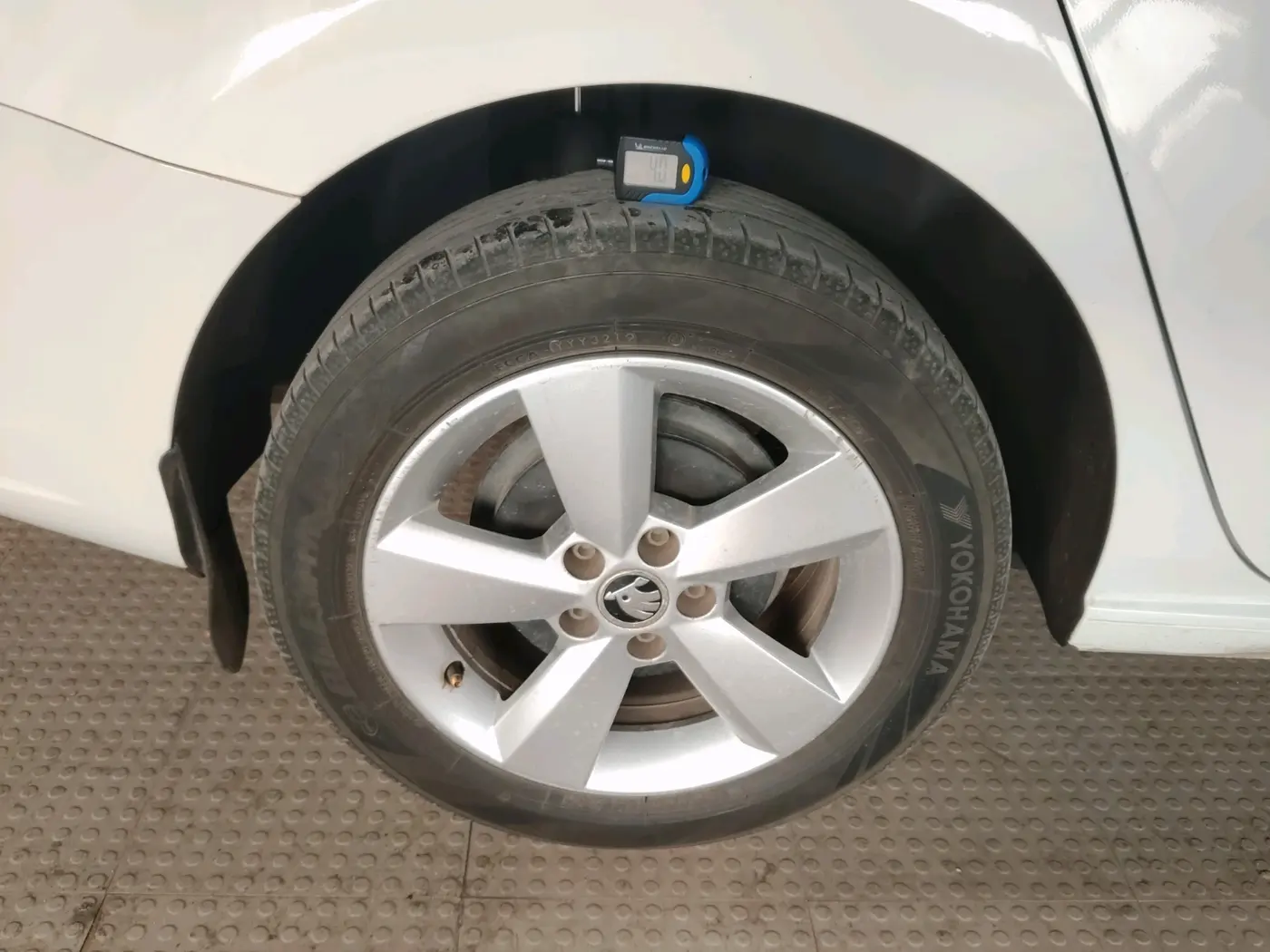 2015 Skoda Rapid Elegance 1.6 MPI AT, Petrol, Automatic, 66,812 km, tyre