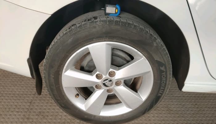 2015 Skoda Rapid Elegance 1.6 MPI AT, Petrol, Automatic, 66,812 km, tyre