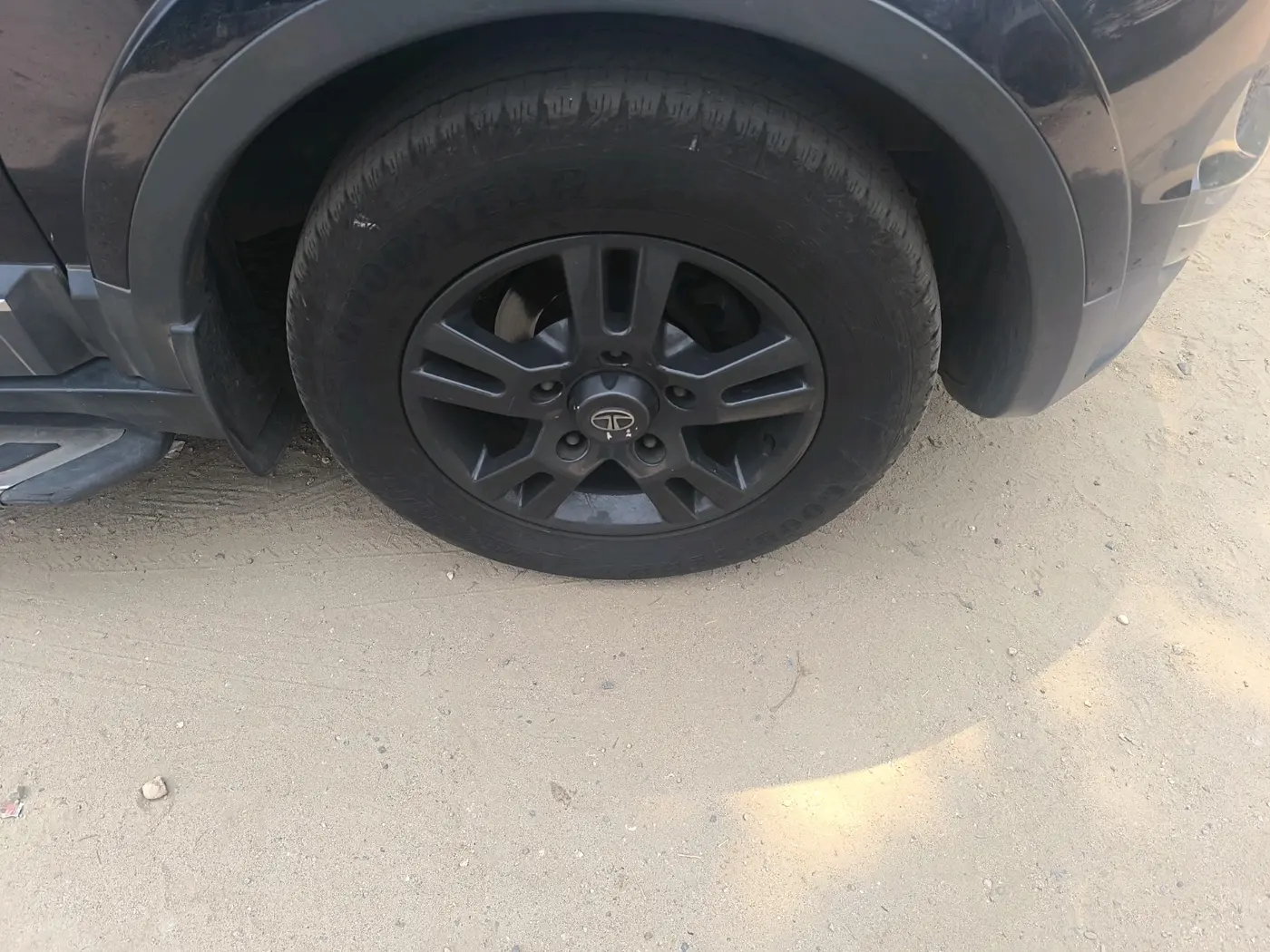 2019 Tata Hexa XTA 4X2 7 STR, Diesel, Automatic, 81,956 km, tyre