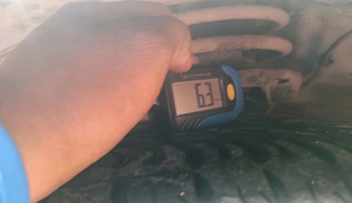 2021 KIA CARNIVAL LIMOUSINE PLUS 2.2 7 STR, Diesel, Automatic, 1,22,783 km, tyre