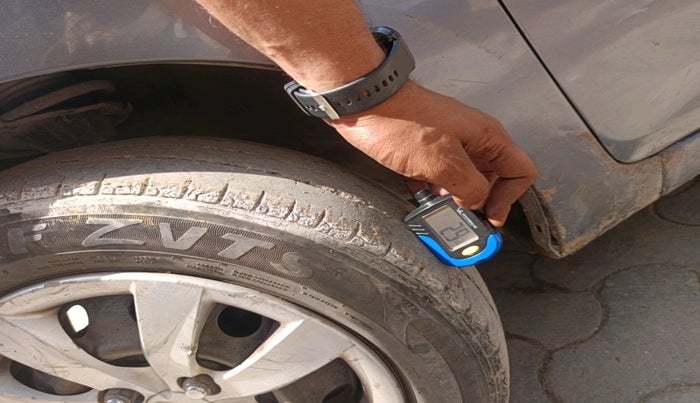 2011 Hyundai Eon MAGNA, CNG, Manual, 1,59,967 km, tyre