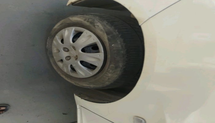 2015 Honda Amaze 1.2L I-VTEC E, Petrol, Manual, 45,000 km, tyre