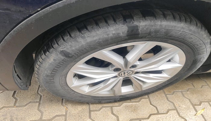 2018 Volkswagen TIGUAN HIGHLINE TDI AT, Diesel, Automatic, 1,00,242 km, tyre